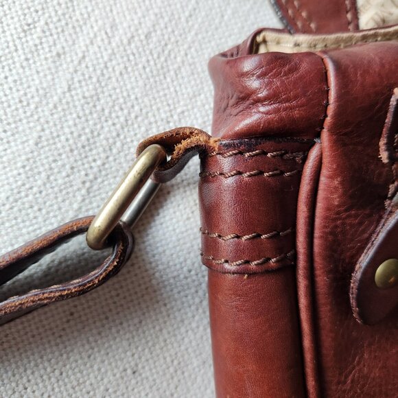I Medici Vintage Brown Leather Crossbody/Messenger Bag - Tuscan Craftsmanship - Picture 11 of 15
